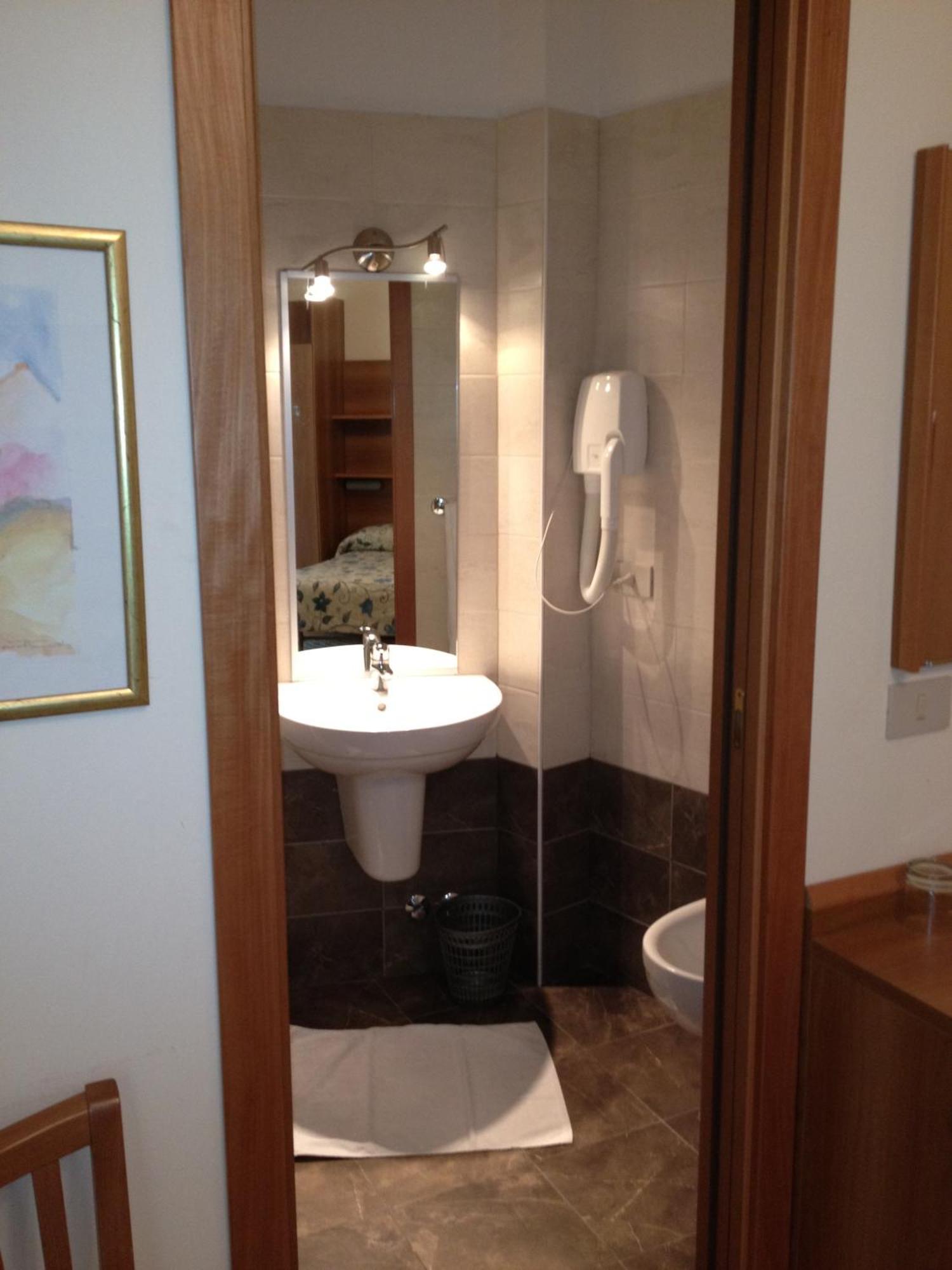 Albergo Anita アラッシオ エクステリア 写真