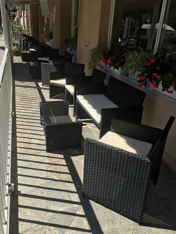 Albergo Anita アラッシオ エクステリア 写真