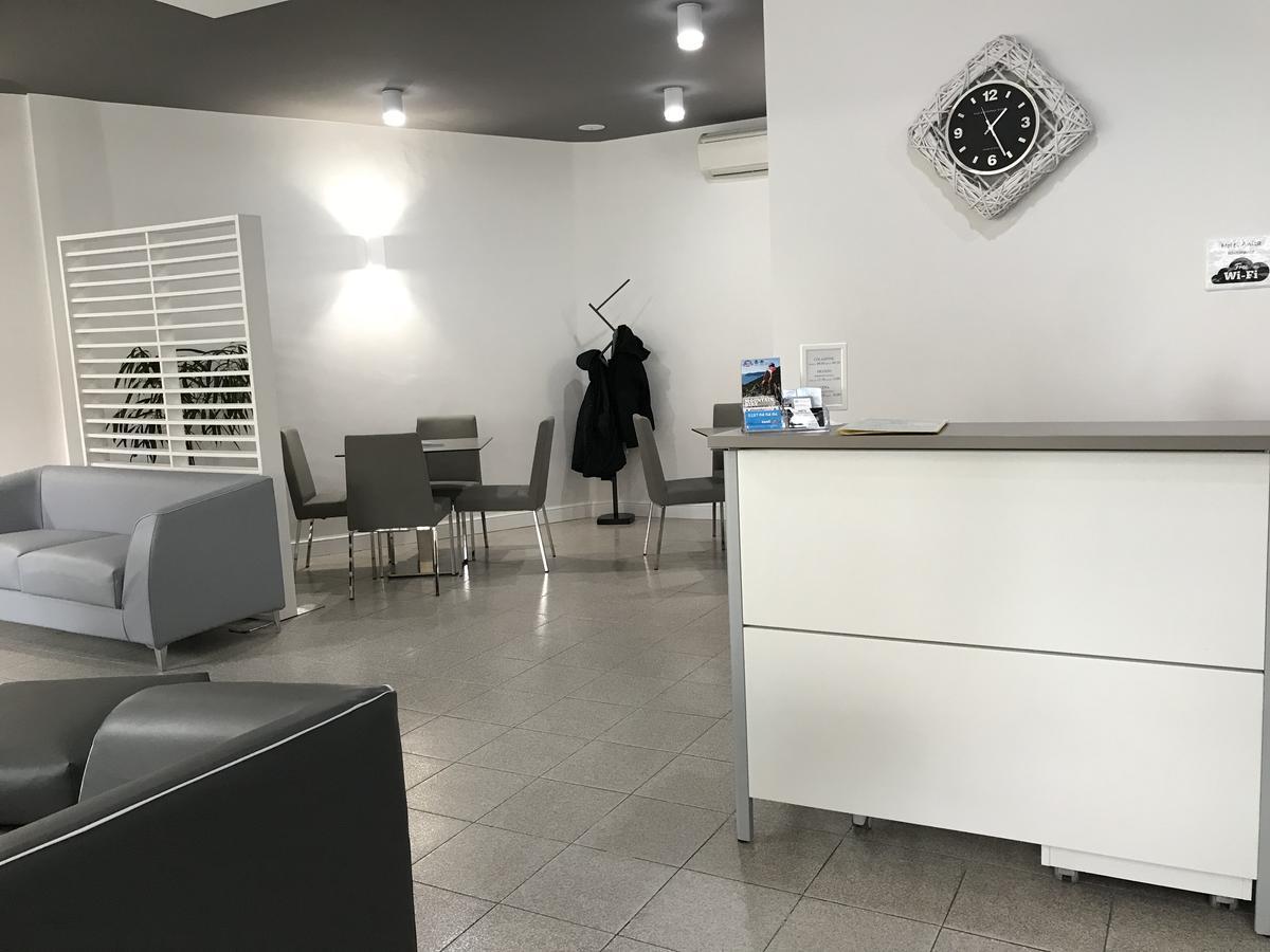 Albergo Anita アラッシオ エクステリア 写真