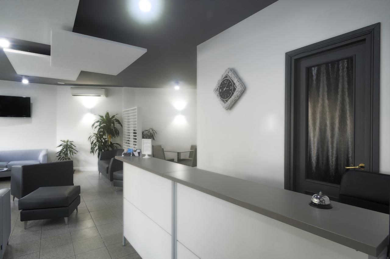 Albergo Anita アラッシオ エクステリア 写真